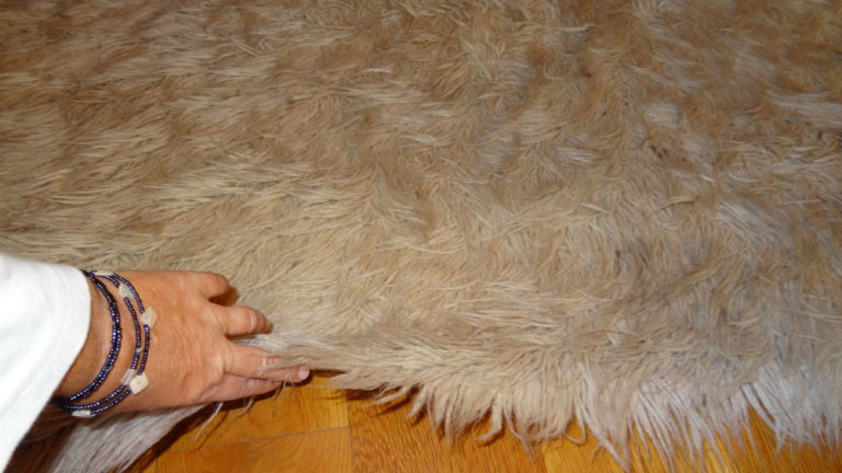 Cleaning Leather Rugs How To Care For And Clean Cowhide Rugs Other Animal Skin Rugs The Log Homes Guide