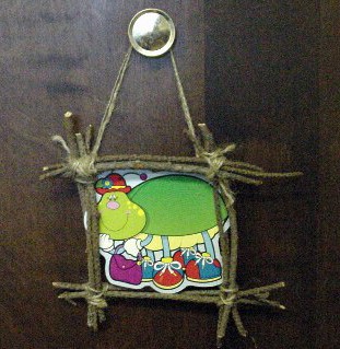 kids-crafty-stick-photo-frame.JPG